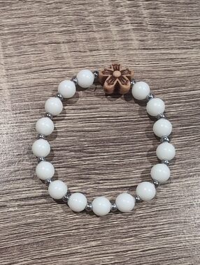 White Beaded Flower Accent Stretch Bracelet - Unbranded